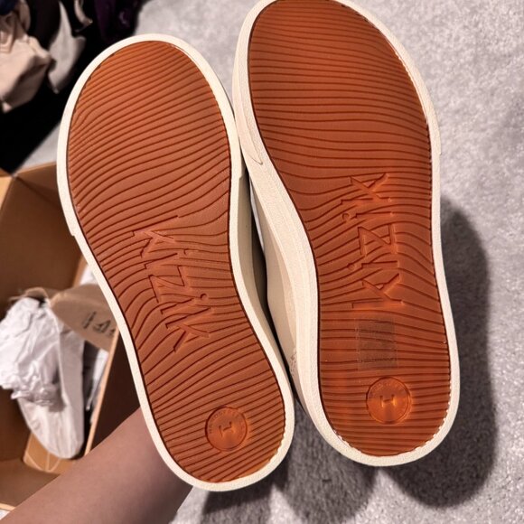 Kizik Irvine Plus, Size 8, Doeskin - Picture 4 of 4